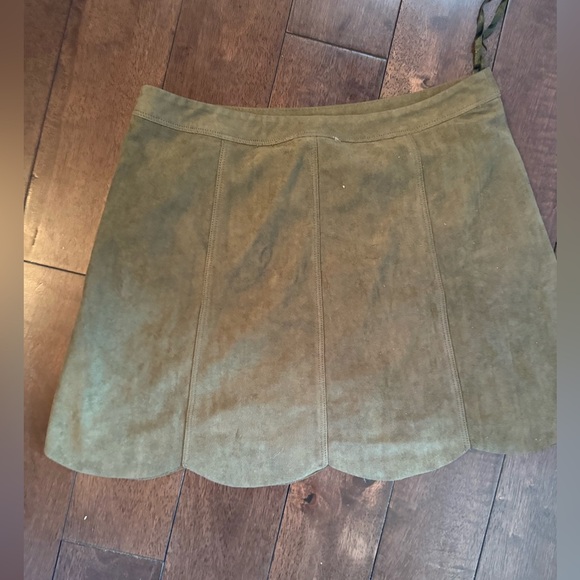 Green Mini Suede High- Waisted Skirt - Picture 5 of 7